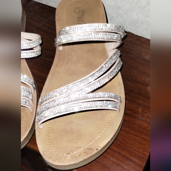 Sandals - Picture 7 of 10